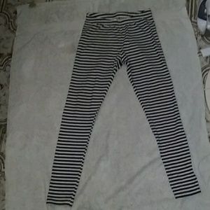 Girls black and white striped leggings